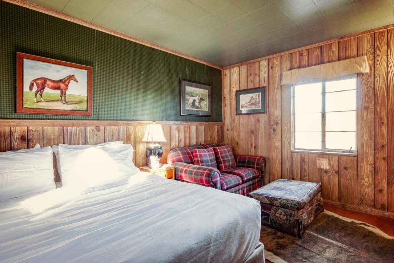 Simmer Motel Wamego Exterior photo
