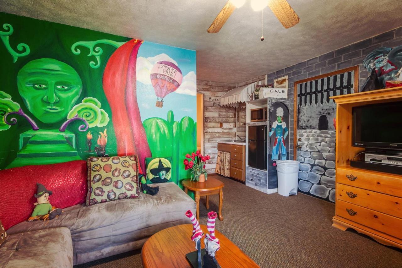 Simmer Motel Wamego Exterior photo